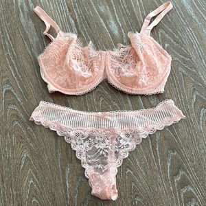 Victoria’s Secret Very Sexy Unlined Plunge Bra and Panty Set